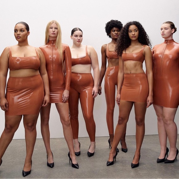 Skims Scoop Neck Latex Bralette - Bronze - Picture 5 of 6